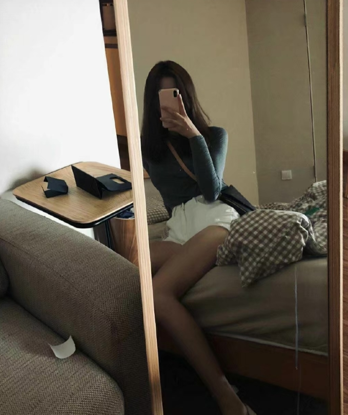 气质文静的小姐姐